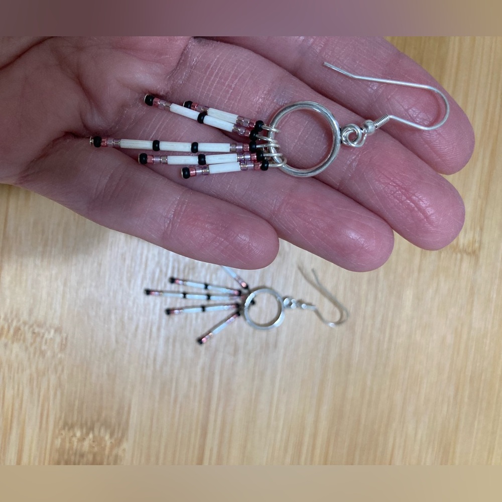 Beaded dangle earrings 🖤 - Picture 4 of 4